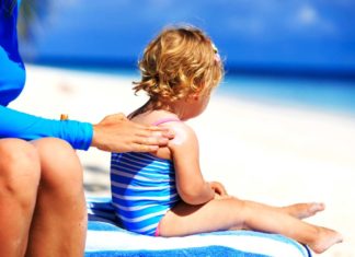 সানস্ক্রিন কিভাবে সূর্যের আলো থেকে ত্বককে রক্ষা করে ? সানস্ক্রিন